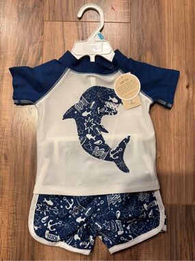Kids UPF 50 White & Navy Shark Rash Guard Set Size 3-6 months.